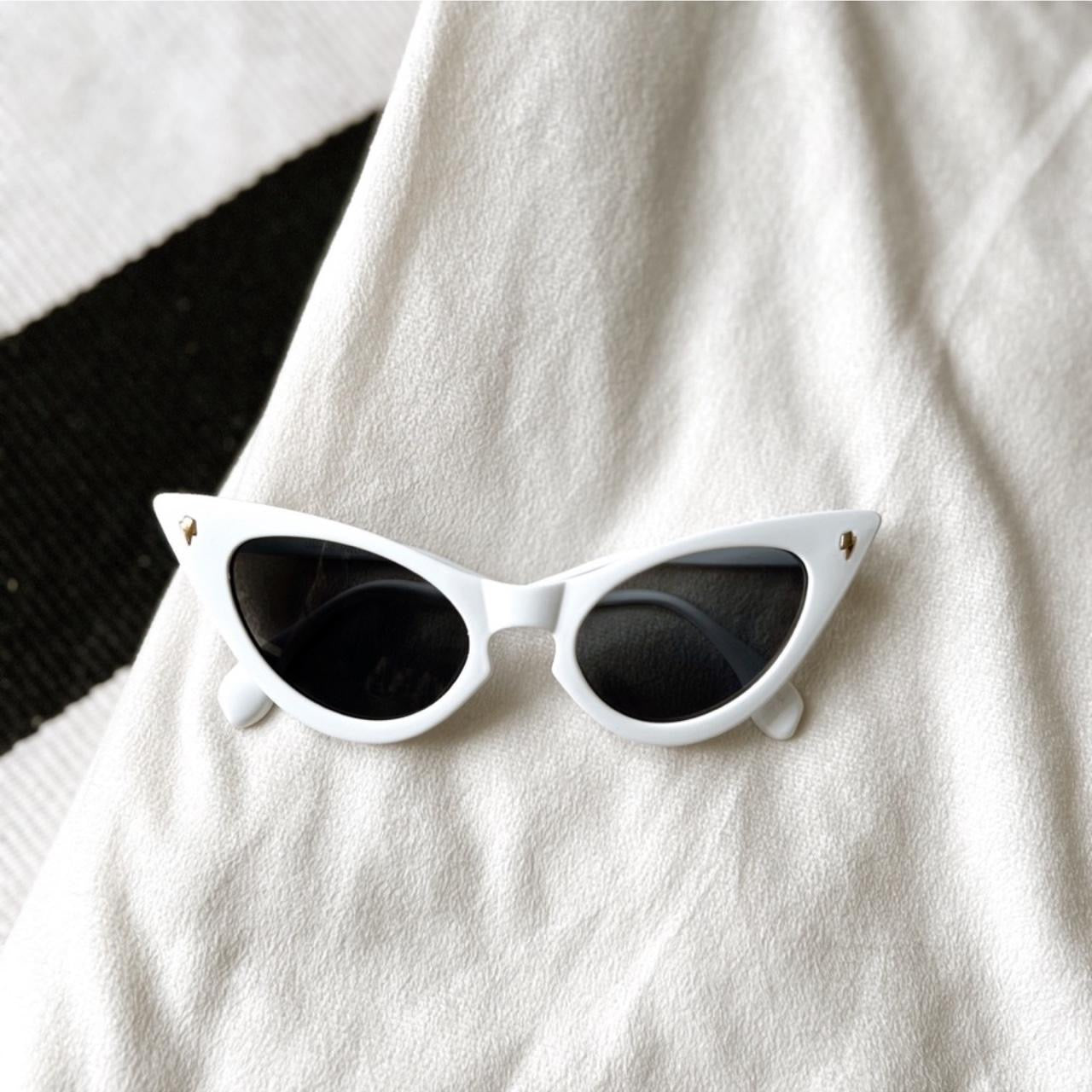 Vintage Style Cat Eye Sunglasses - white