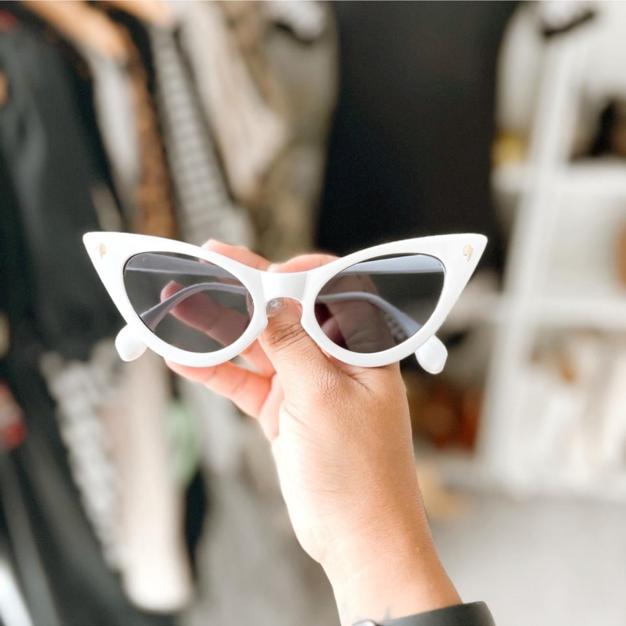 Vintage Style Cat Eye Sunglasses - white